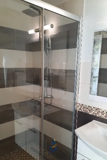 4-Bedroom Villa in Čara for 8 Guests