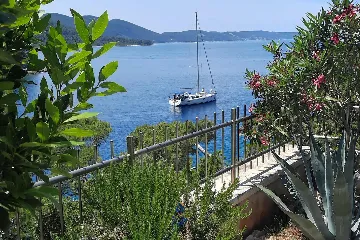 4-Bedroom Villa in Čara for 8 Guests