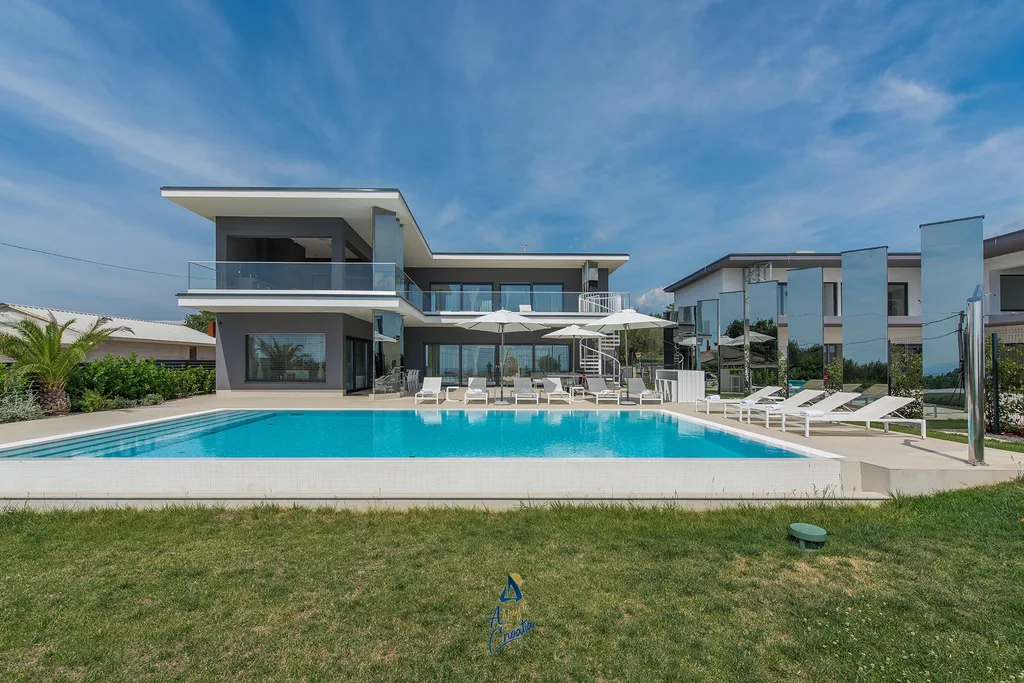 Kaštelir Villa for Up to 10 Guests with Heated Pool