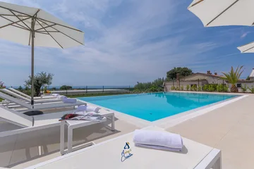 Kaštelir Villa for Up to 10 Guests with Heated Pool