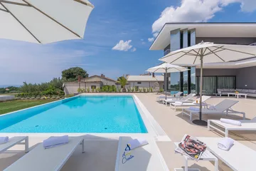 Kaštelir Villa for Up to 10 Guests with Heated Pool