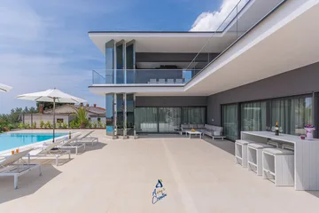 Kaštelir Villa for Up to 10 Guests with Heated Pool