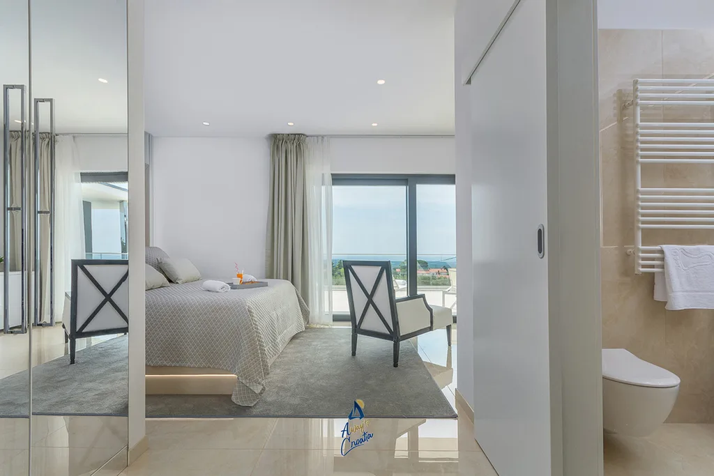 Kaštelir Villa for Up to 10 Guests with Heated Pool
