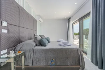 Kaštelir Villa for Up to 10 Guests with Heated Pool