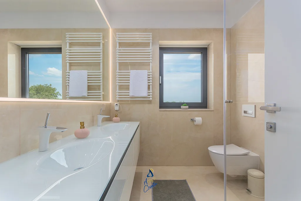 Kaštelir Villa for Up to 10 Guests with Heated Pool