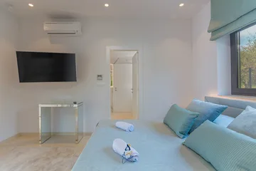 Kaštelir Villa for Up to 10 Guests with Heated Pool