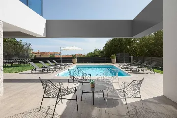 Spacious 4-Bed Villa in Liznjan