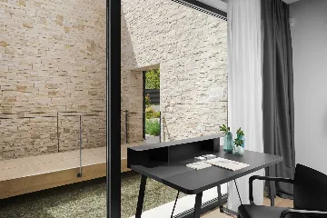 Spacious 4-Bed Villa in Liznjan