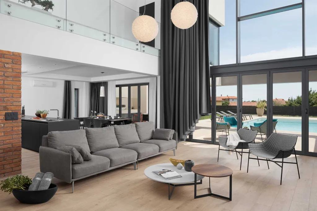 Spacious 4-Bed Villa in Liznjan