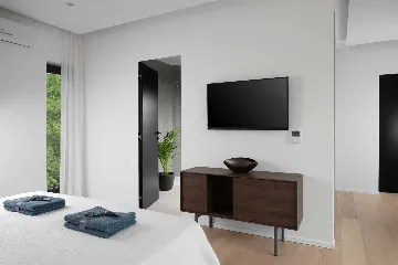 Spacious 4-Bed Villa in Liznjan