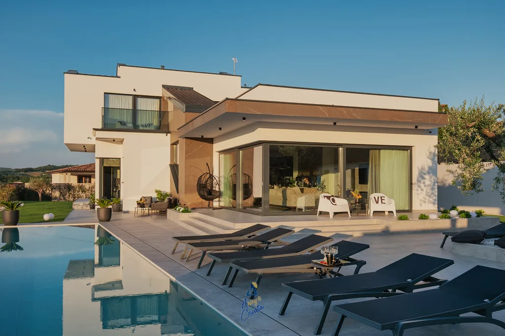 4-Bedroom Villa with Pool & Sauna in Momjan