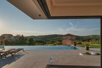 4-Bedroom Villa with Pool & Sauna in Momjan