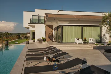 4-Bedroom Villa with Pool & Sauna in Momjan