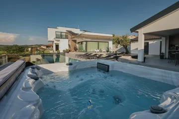 4-Bedroom Villa with Pool & Sauna in Momjan