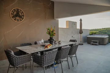 4-Bedroom Villa with Pool & Sauna in Momjan