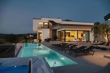 4-Bedroom Villa with Pool & Sauna in Momjan