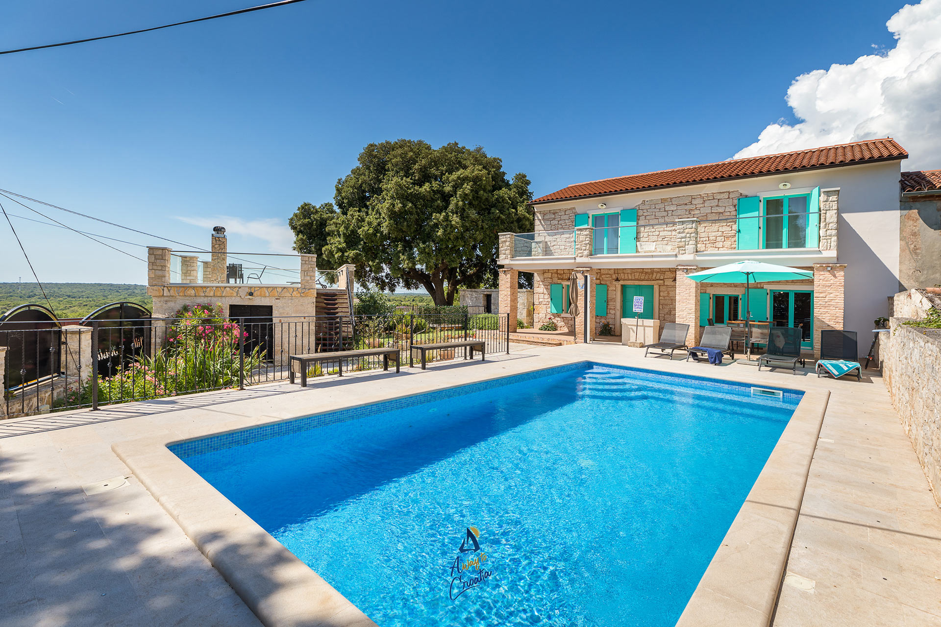 Image of Charming 3-Bed Villa for 6, with Pool and Sea View