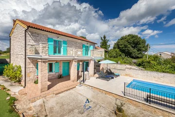 3-Bed Villa with Saltwater Pool and Sea Views in Vodnjan