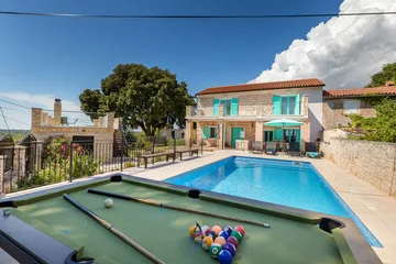 3-Bed Villa with Saltwater Pool and Sea Views in Vodnjan