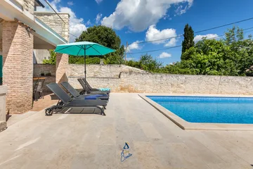 3-Bed Villa with Saltwater Pool and Sea Views in Vodnjan