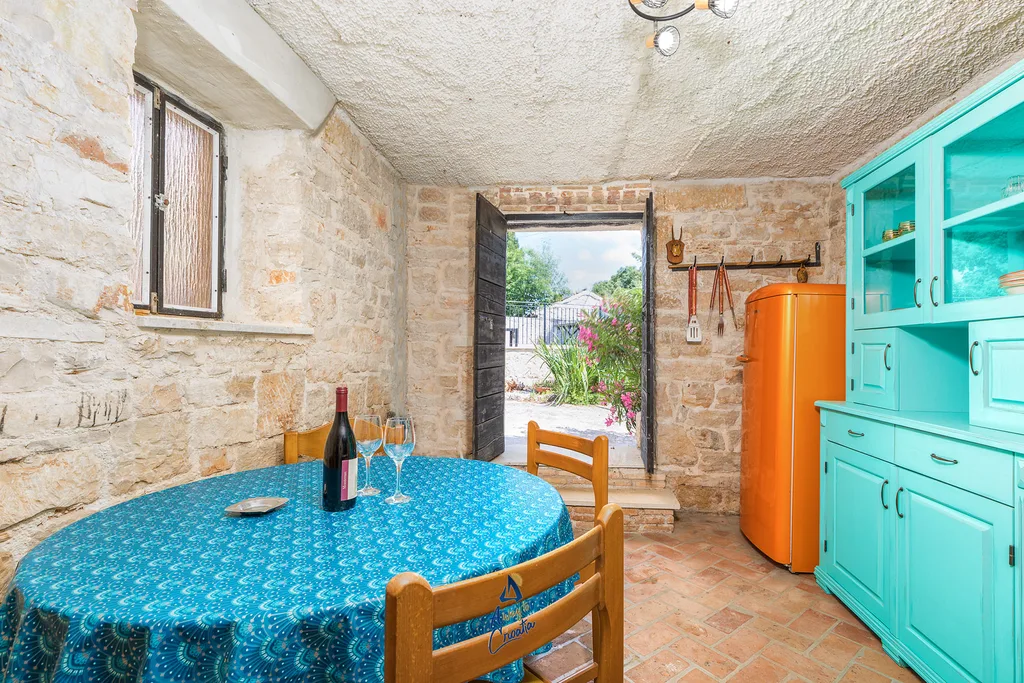 3-Bed Villa with Saltwater Pool and Sea Views in Vodnjan