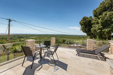 3-Bed Villa with Saltwater Pool and Sea Views in Vodnjan