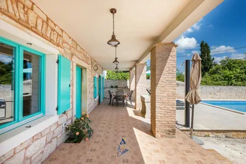 3-Bed Villa with Saltwater Pool and Sea Views in Vodnjan