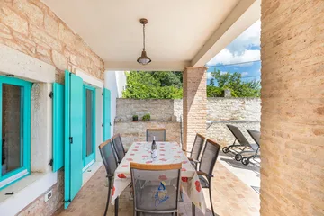 3-Bed Villa with Saltwater Pool and Sea Views in Vodnjan