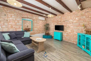 3-Bed Villa with Saltwater Pool and Sea Views in Vodnjan