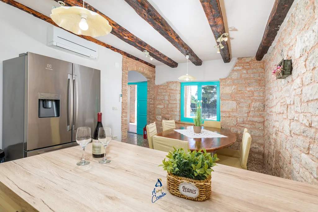 3-Bed Villa with Saltwater Pool and Sea Views in Vodnjan