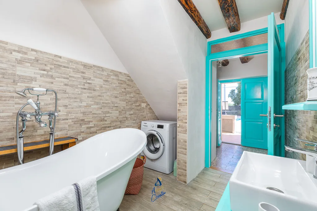 3-Bed Villa with Saltwater Pool and Sea Views in Vodnjan