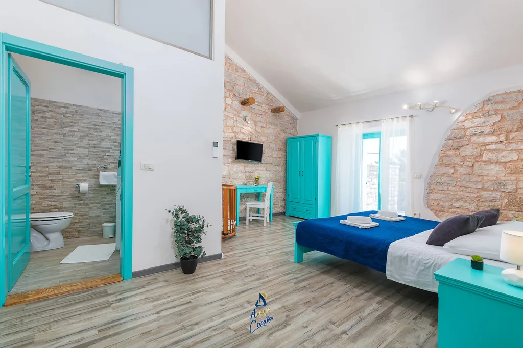 3-Bed Villa with Saltwater Pool and Sea Views in Vodnjan