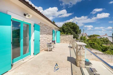 3-Bed Villa with Saltwater Pool and Sea Views in Vodnjan