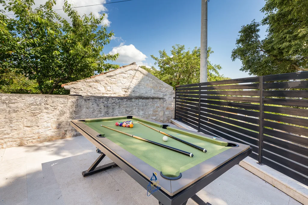 3-Bed Villa with Saltwater Pool and Sea Views in Vodnjan
