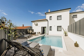 3-Bedroom Villa in Višnjan for Up to 8