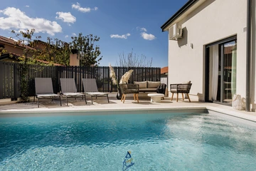 3-Bedroom Villa in Višnjan for Up to 8