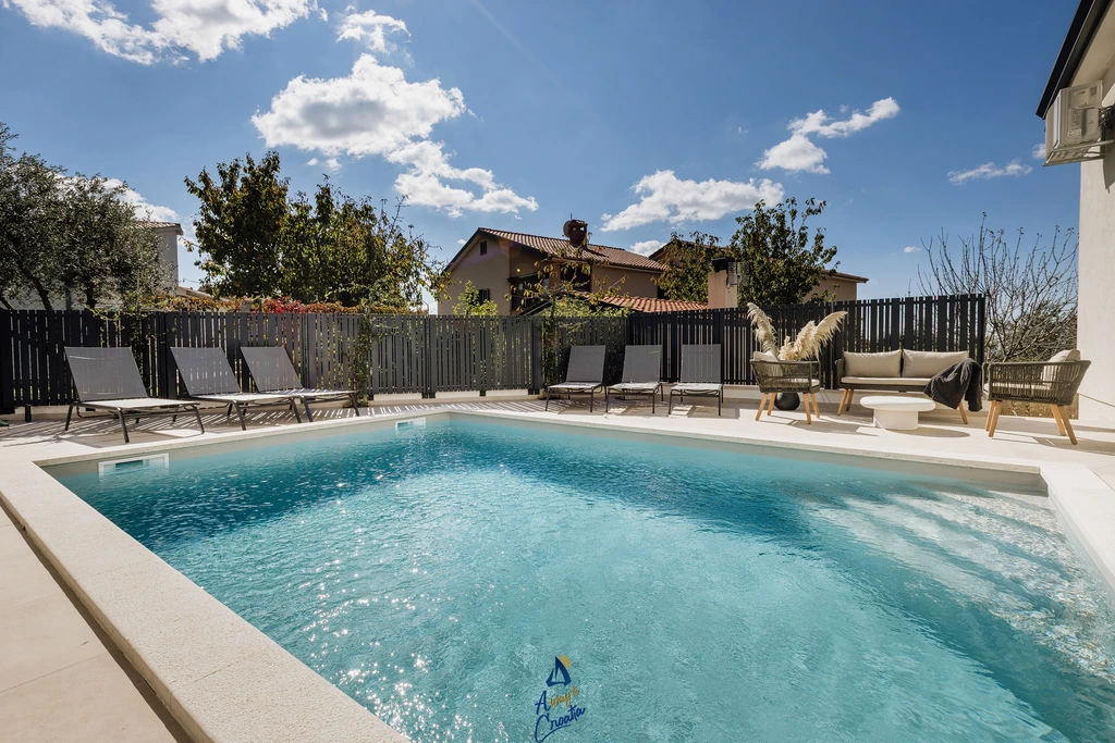 3-Bedroom Villa in Višnjan for Up to 8