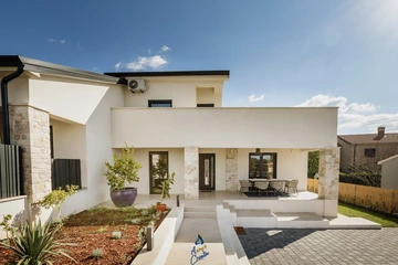 3-Bedroom Villa in Višnjan for Up to 8