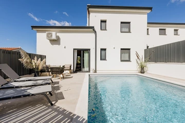 3-Bedroom Villa in Višnjan for Up to 8