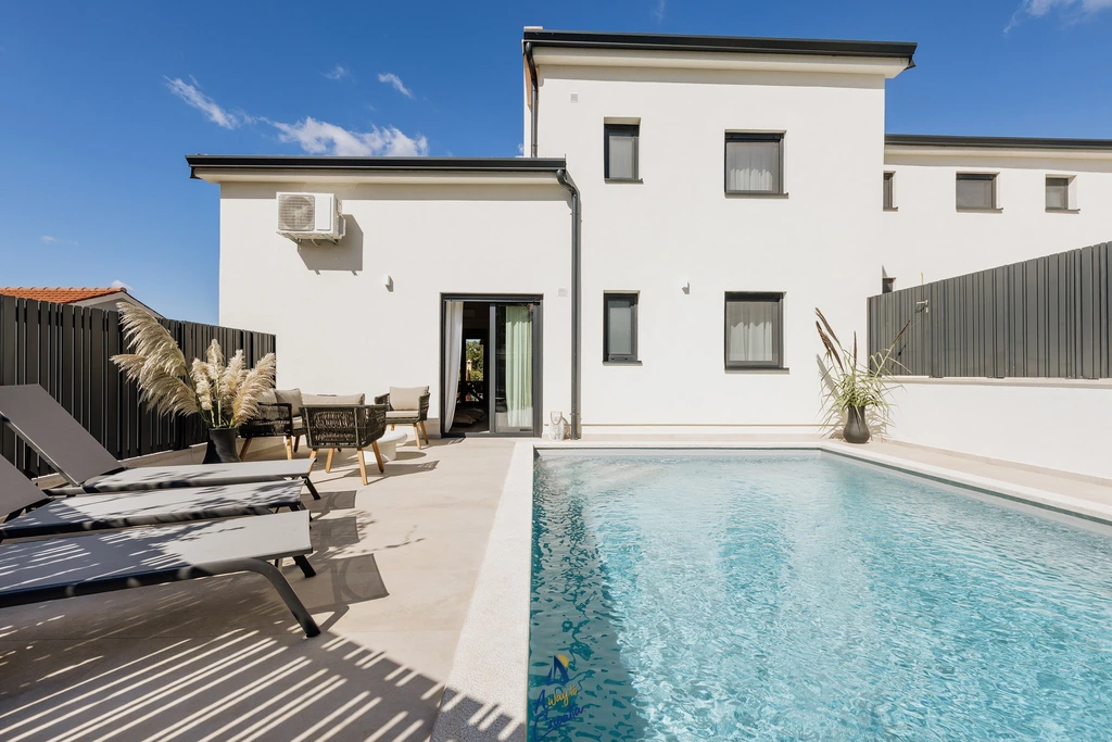 3-Bedroom Villa in Višnjan for Up to 8