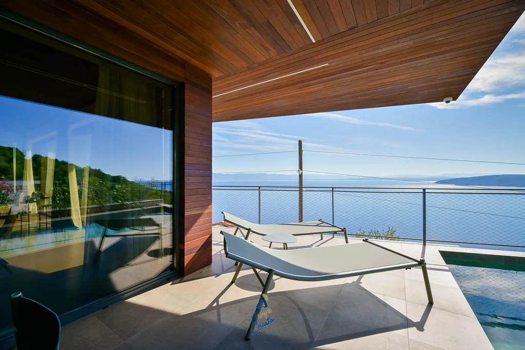 Mošćenice 5-Bedroom Villa with Heated Pool & Spa