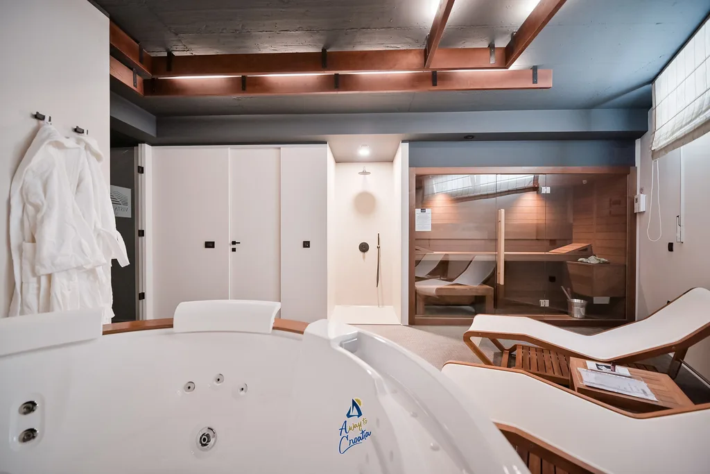 Mošćenice 5-Bedroom Villa with Heated Pool & Spa