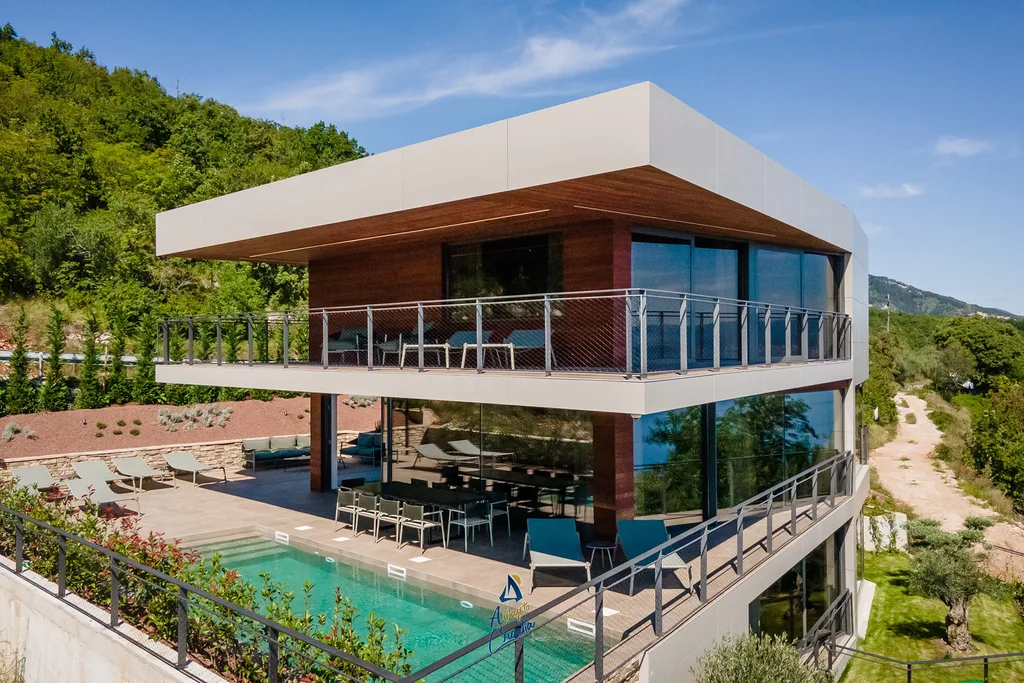 Mošćenice 5-Bedroom Villa with Heated Pool & Spa