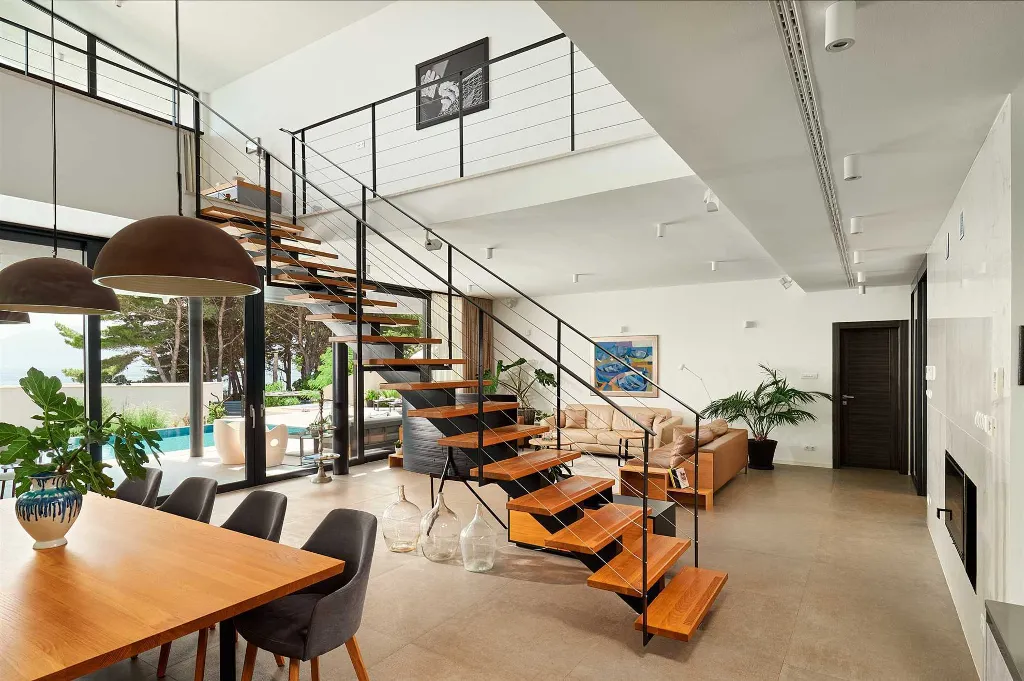 Seafront 4-Bedroom Villa in Sućuraj, Croatia