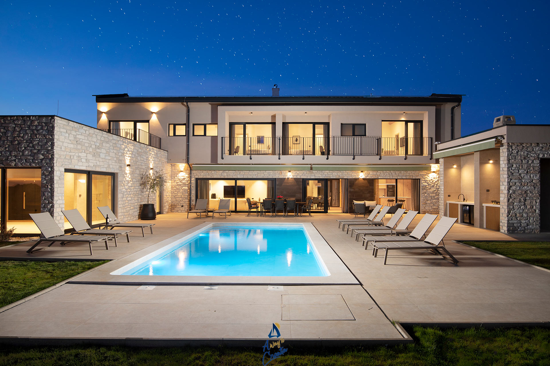 Luxurious New 5-BR Villa with private pool & sauna