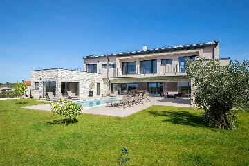5-Bedroom Villa in Bale, Croatia for 10 Guests