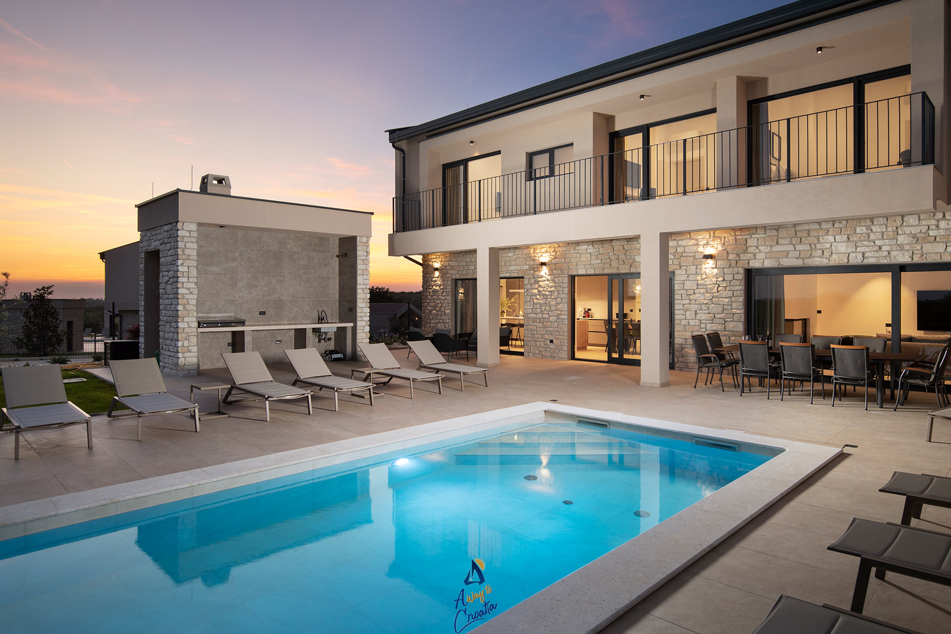 New Luxury 5-BR Villa with Pool, Sauna & Gym