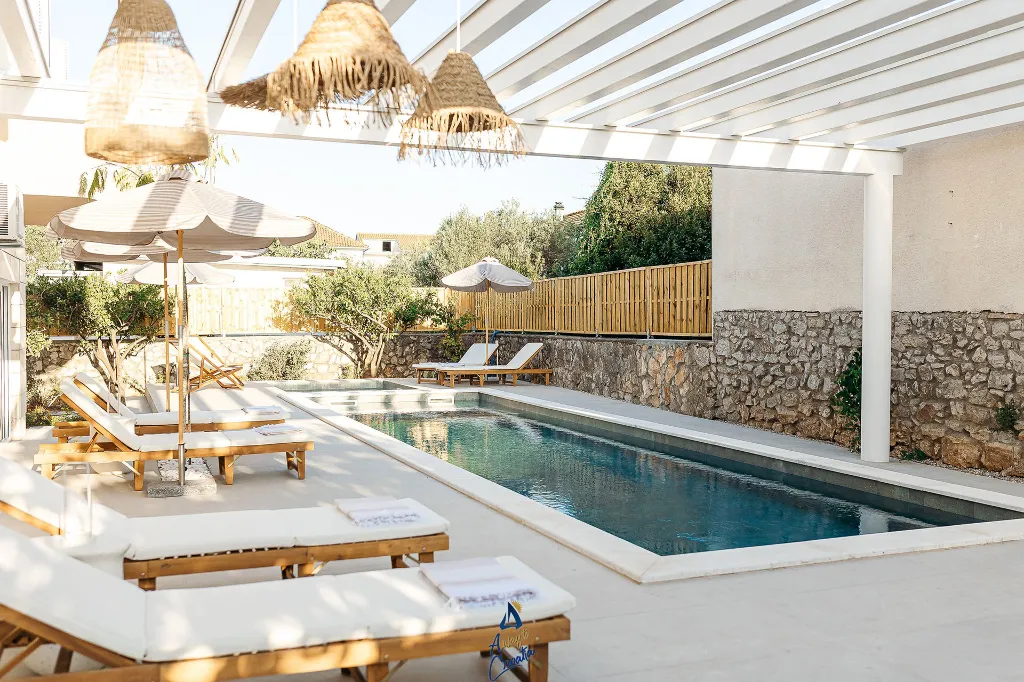 Private-Pool 4-Bedroom Villa for 8 in Murter