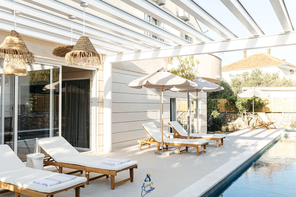 Private-Pool 4-Bedroom Villa for 8 in Murter