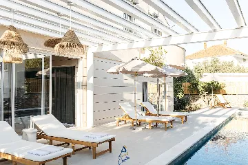 Private-Pool 4-Bedroom Villa for 8 in Murter